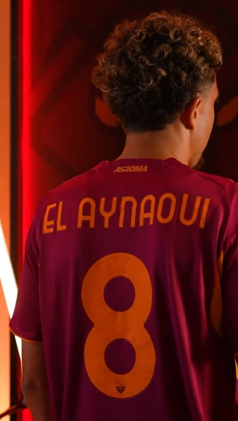 实盘配资开户 罗马官方晒视频欢迎埃纳奥伊加盟, 球员身穿8号战袍